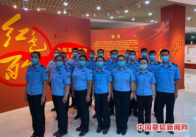 参观图市三馆 传承历史使命 弘扬兵团精神