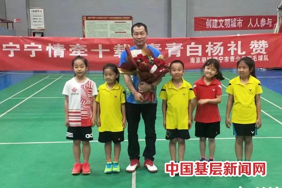 南京体育援疆教练杨宁为一座城编织一个“白羽梦”