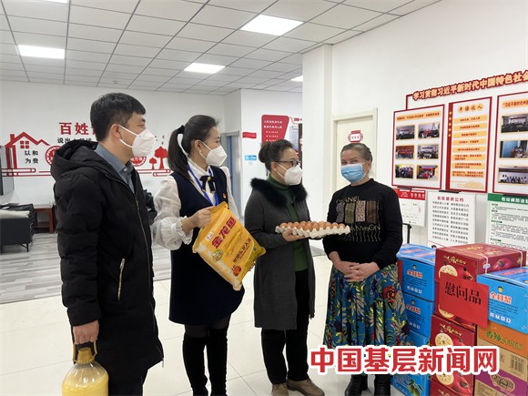 乌鲁木齐市碾子沟社区开展“迎新春，春联进万家”活动 传递温暖和幸福