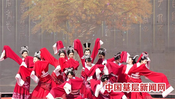 十二师屯垦文化旅游节暨二二二团第八届端午龙舟赛火热启幕