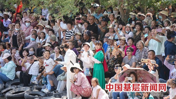 十二师屯垦文化旅游节暨二二二团第八届端午龙舟赛火热启幕