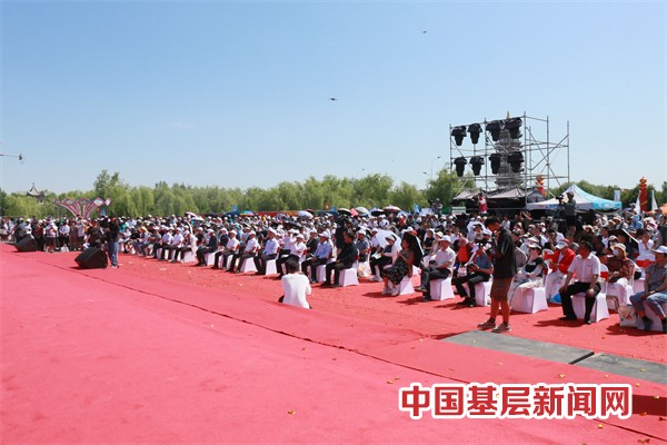 十二师屯垦文化旅游节暨二二二团第八届端午龙舟赛火热启幕