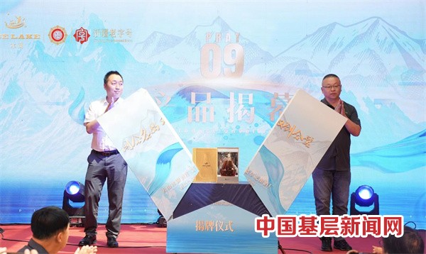 新疆酿酒业璀璨双璧：天山冰湖酒庄与阜北酿酒厂新品荣耀发布