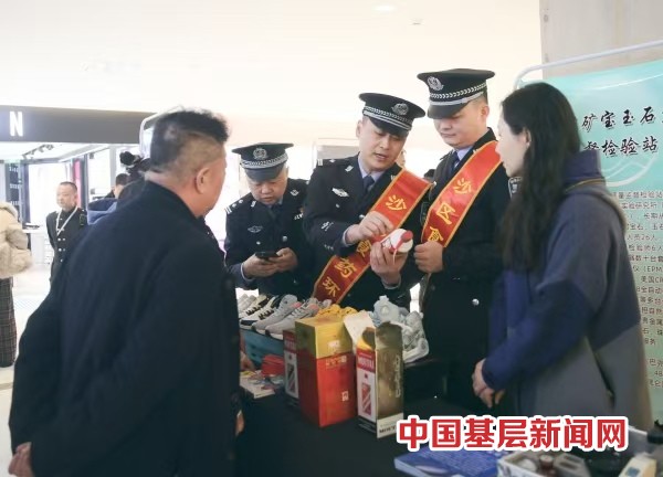 中国人寿财险新疆分公司与沙依巴克区联合开展3·15消费者权益日宣传活动