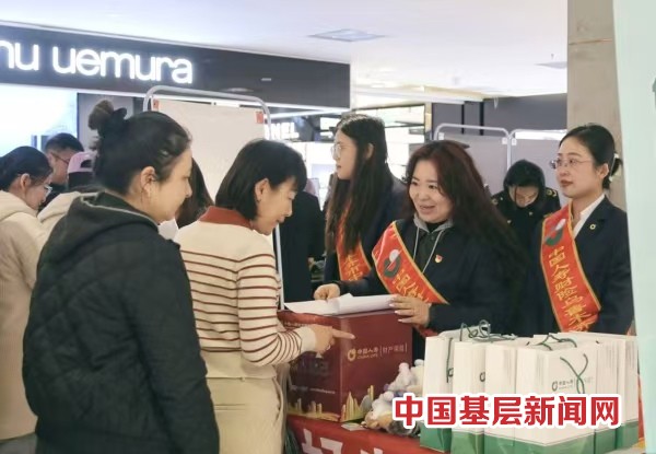 中国人寿财险新疆分公司与沙依巴克区联合开展3·15消费者权益日宣传活动